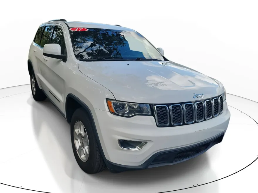 2017 Jeep Grand Cherokee Laredo photo 1