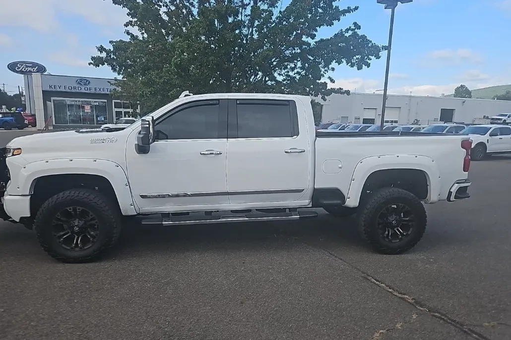 2024 Chevrolet Silverado 3500HD High Country photo 1