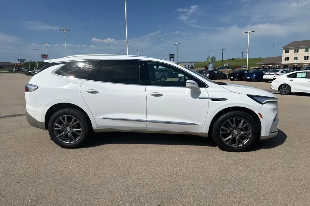 2022 Buick Enclave Premium photo 1