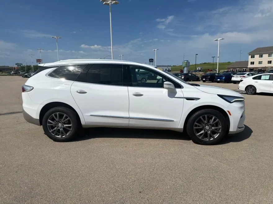 2022 Buick Enclave Premium photo 1