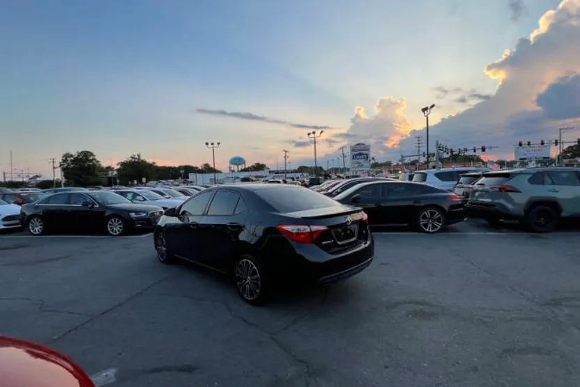 2015 Toyota Corolla Plus photo 1