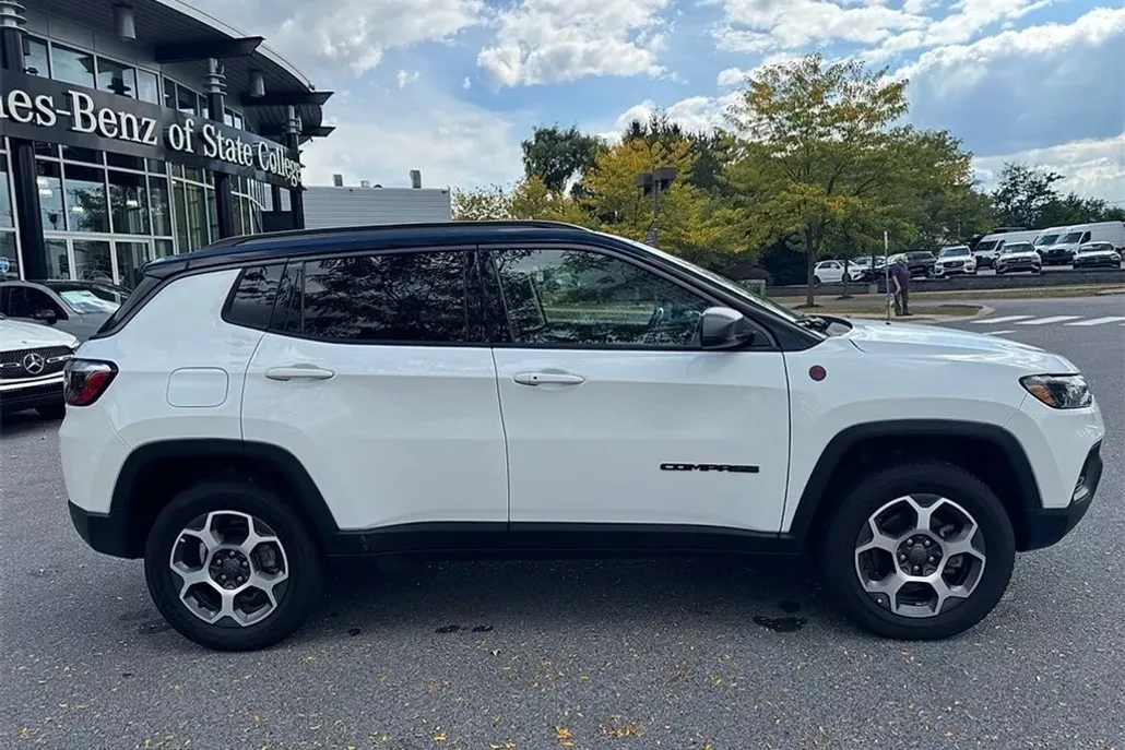 2022 Jeep Compass Trailhawk photo 1
