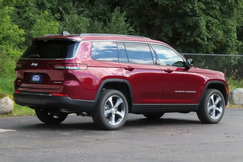 2025 Jeep Grand Cherokee Limited photo 1