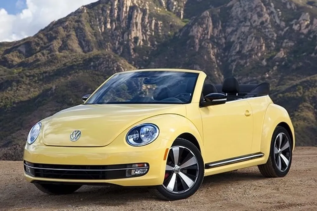 2013 Volkswagen Beetle 2.5L Convertible photo 1