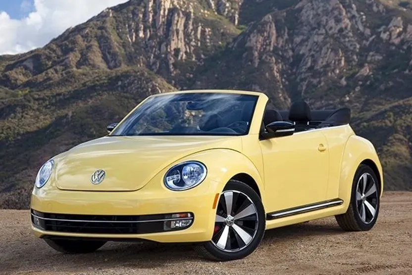 2013 Volkswagen Beetle 2.5L Convertible photo 1