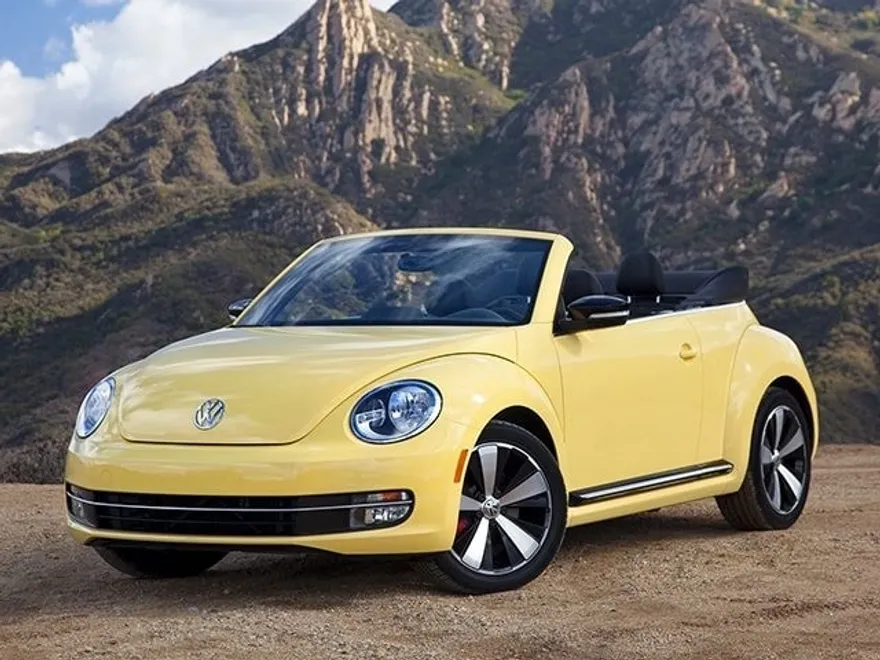 2013 Volkswagen Beetle 2.5L Convertible photo 1
