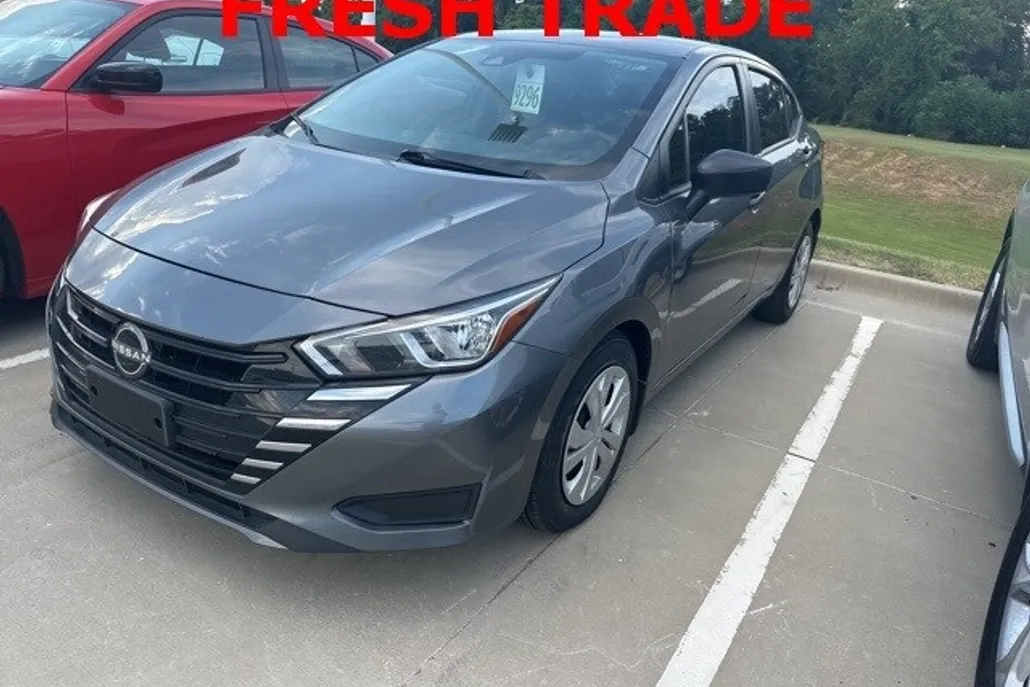 2024 Nissan Versa 1.6 S photo 1