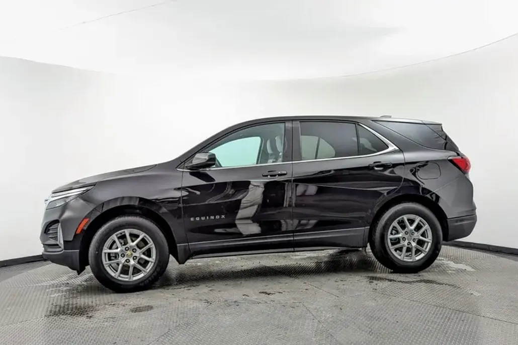 2024 Chevrolet Equinox LT photo 1
