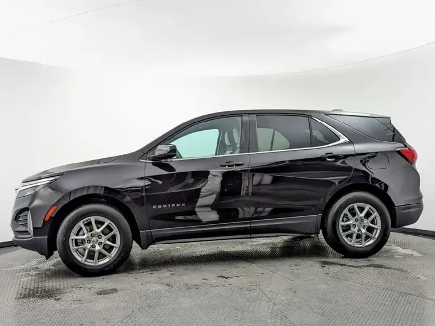 2024 Chevrolet Equinox LT photo 1
