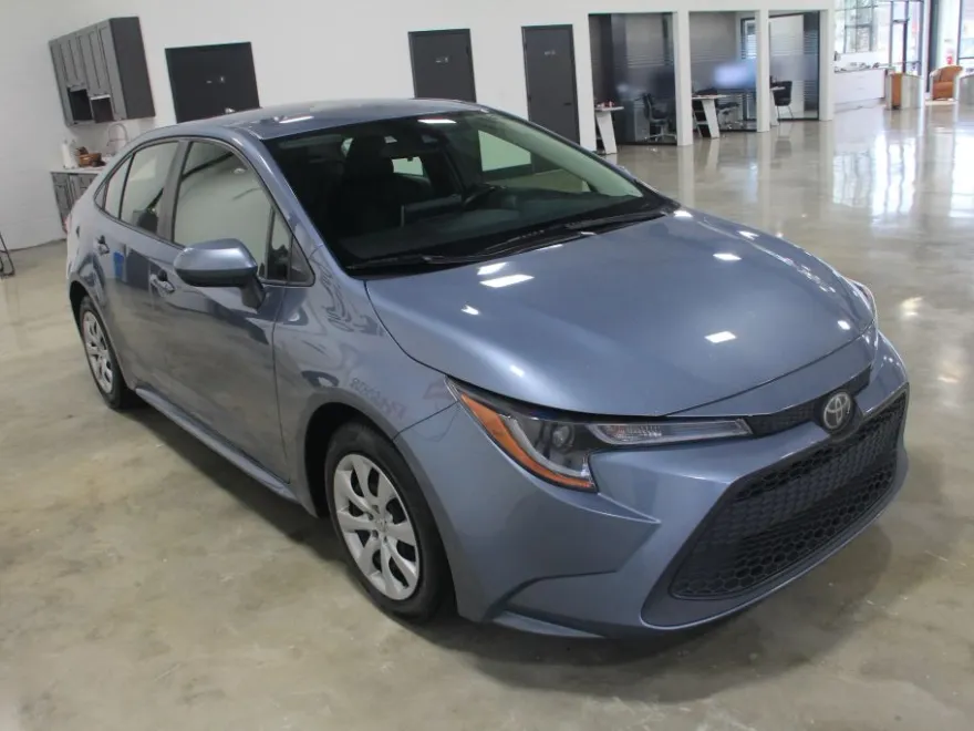 2020 Toyota Corolla LE photo 1