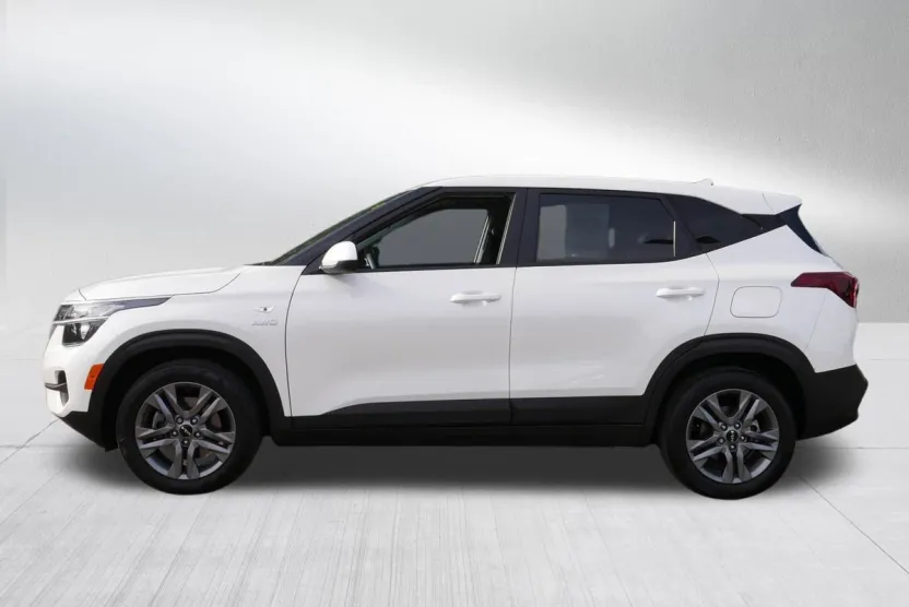 2023 Kia Seltos LX photo 1