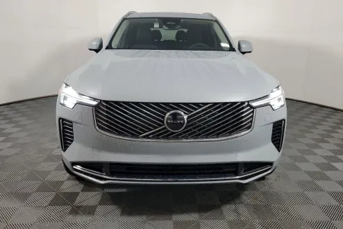 2025 Volvo XC90 Core photo 2