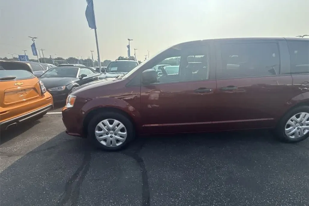 2019 Dodge Grand Caravan SE photo 1