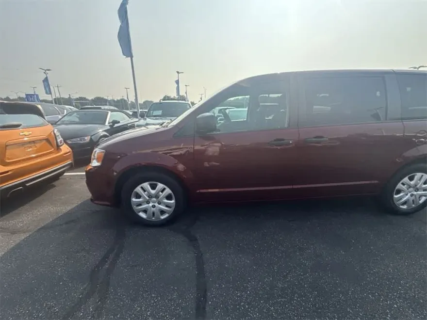 2019 Dodge Grand Caravan SE photo 1