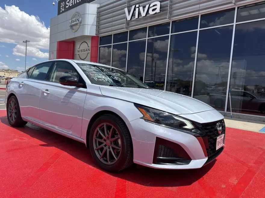 2024 Nissan Altima SR photo 1