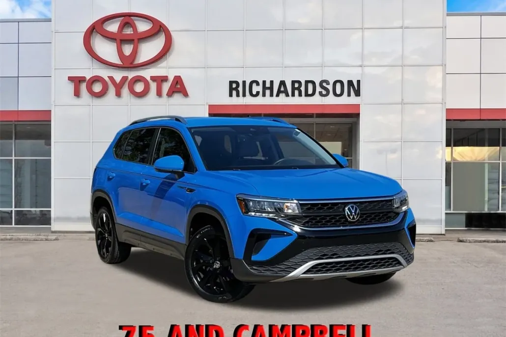 2023 Volkswagen Taos SE photo 1
