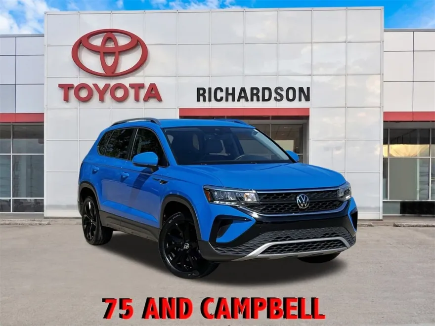 2023 Volkswagen Taos SE photo 1