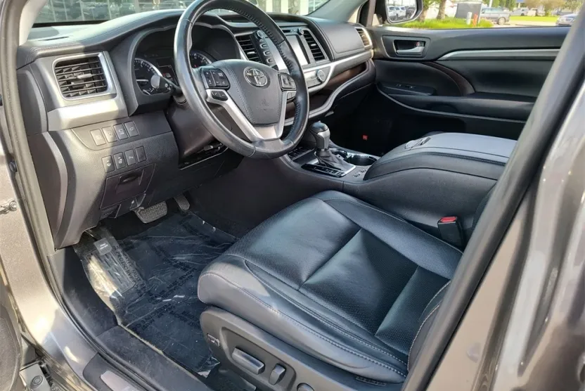 2019 Toyota Highlander Limited Platinum photo 1