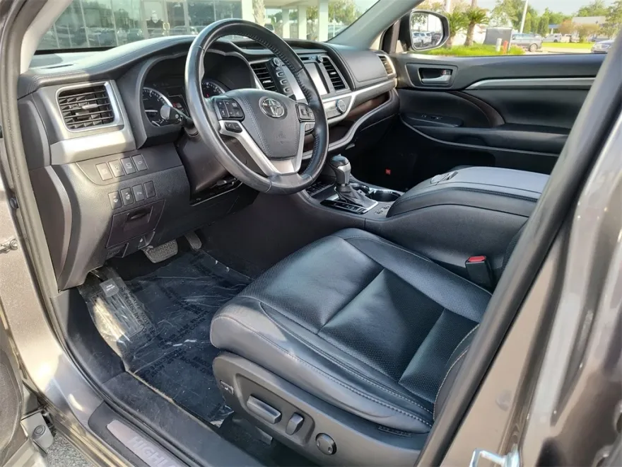 2019 Toyota Highlander Limited Platinum photo 1