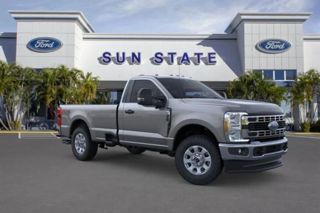 2023 Ford F-350 XLT photo 1