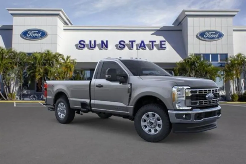 2023 Ford F-350 XLT photo 1