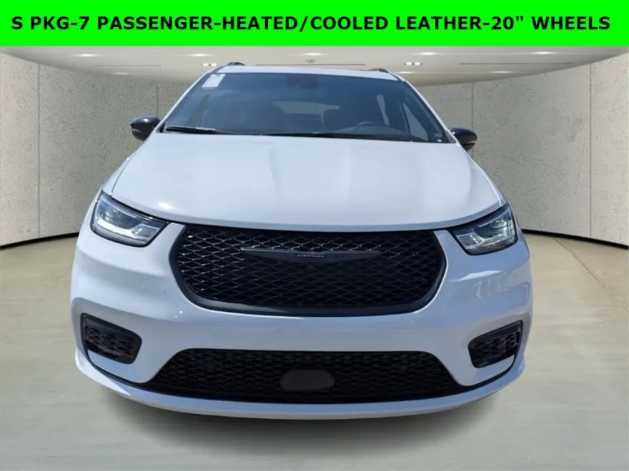 2026 Chrysler Pacifica Limited photo 1