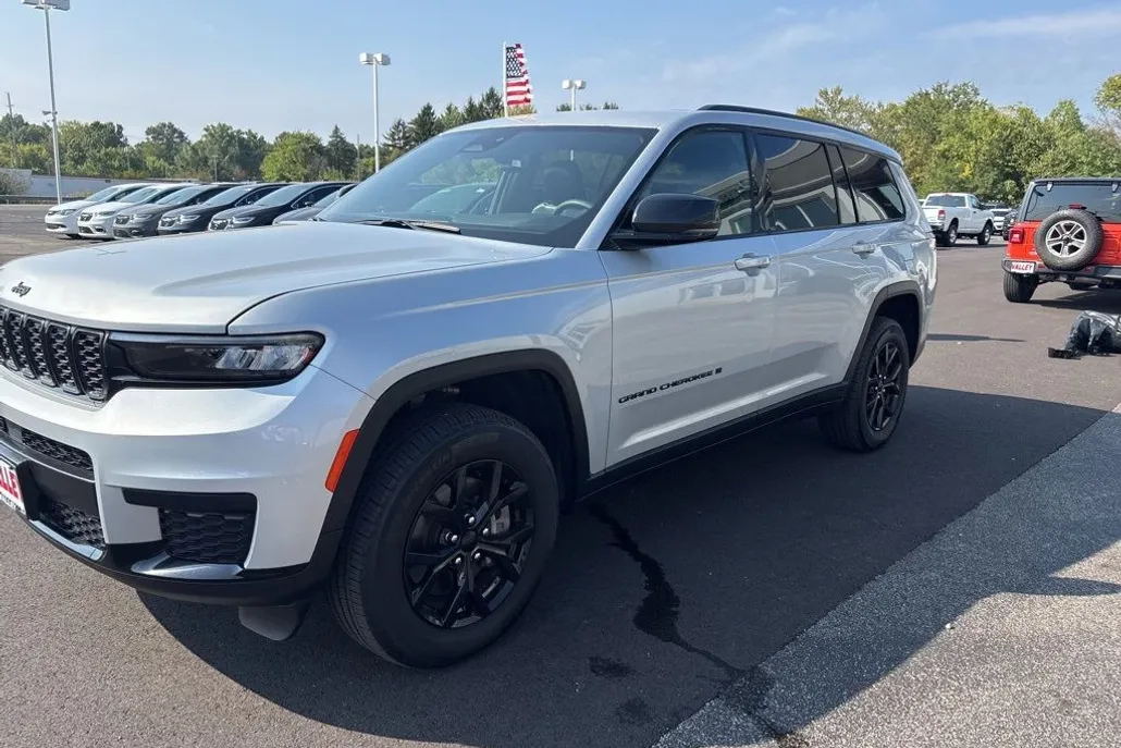2024 Jeep Grand Cherokee Altitude photo 1