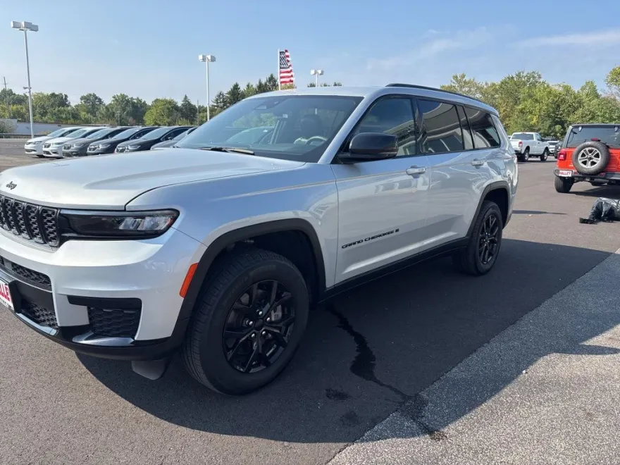 2024 Jeep Grand Cherokee Altitude photo 1