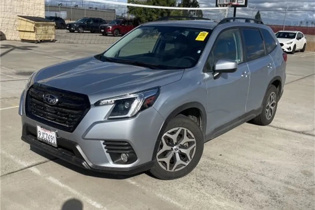 2023 Subaru Forester Premium photo 1