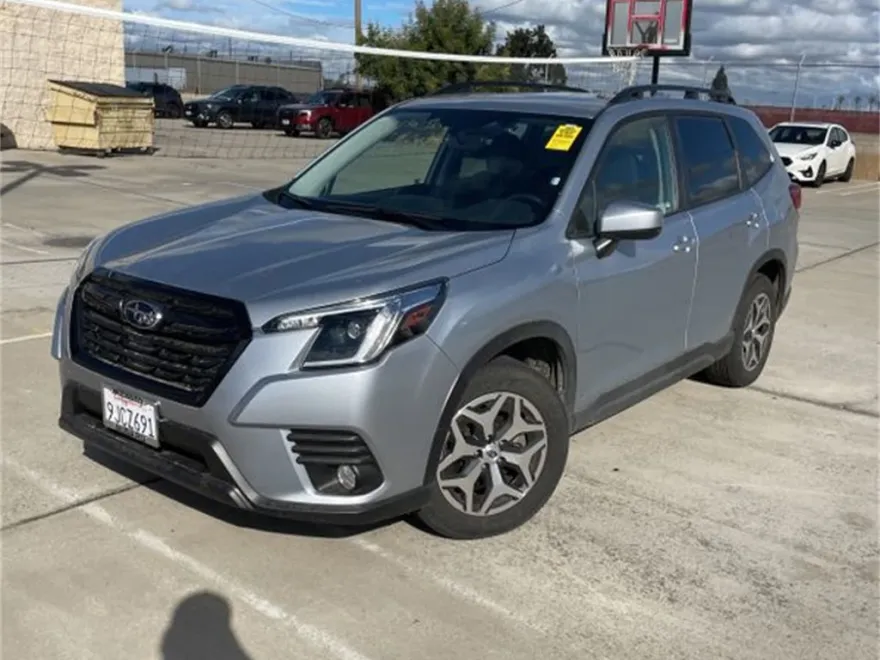 2023 Subaru Forester Premium photo 1
