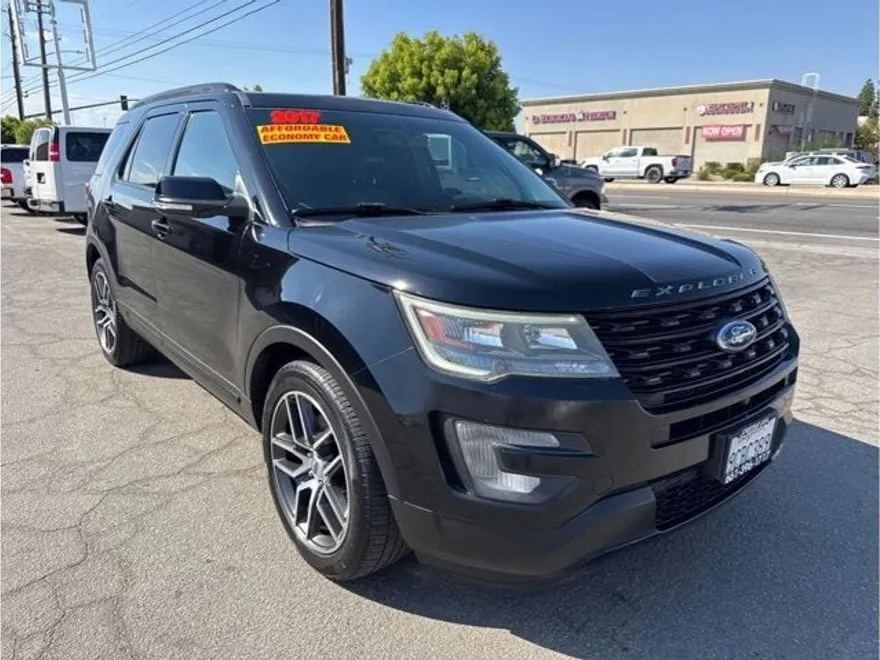 2017 Ford Explorer Sport photo 1