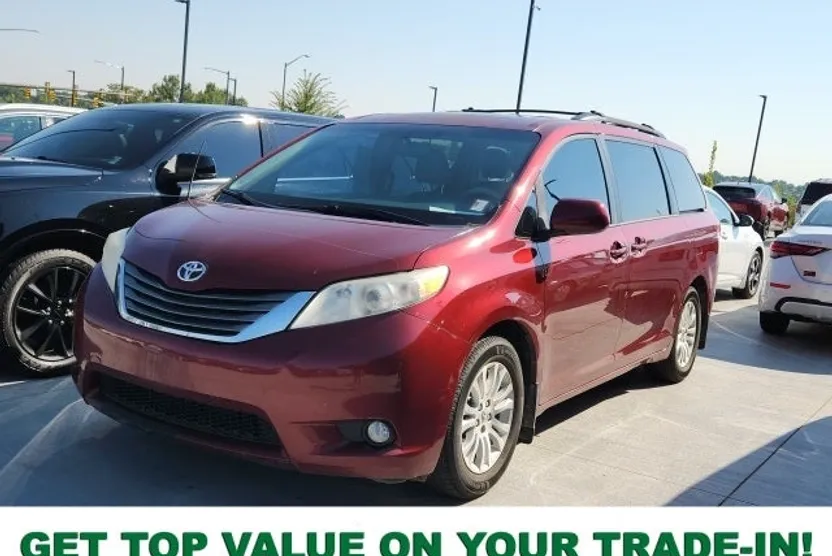 2013 Toyota Sienna XLE photo 1