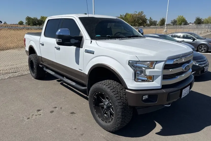 2017 Ford F-150 Lariat photo 1