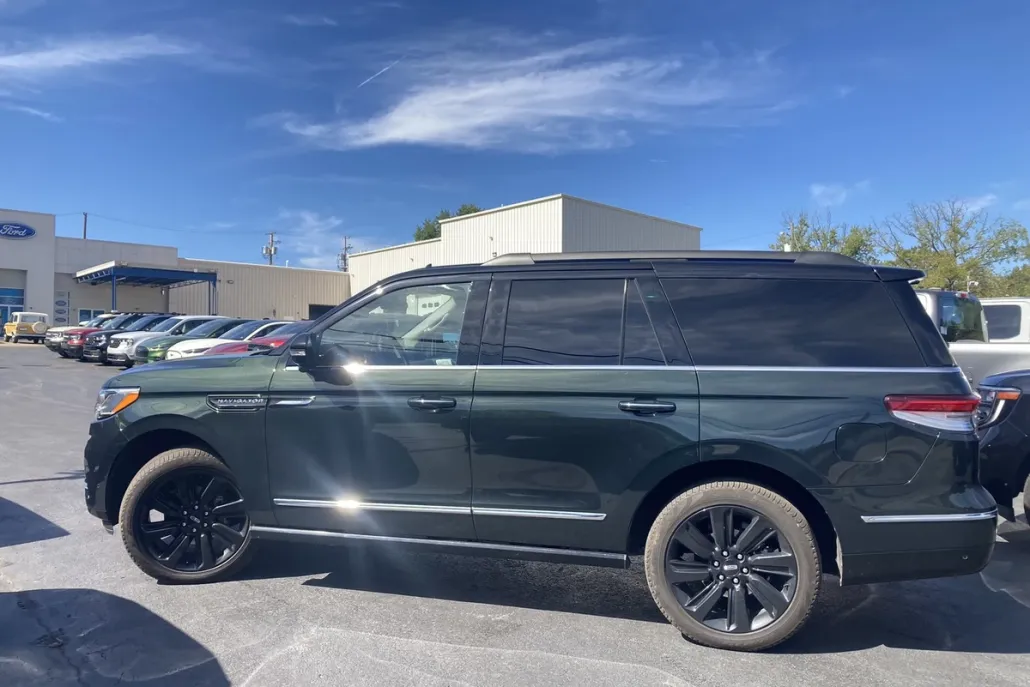 2024 Lincoln Navigator Black Label photo 1
