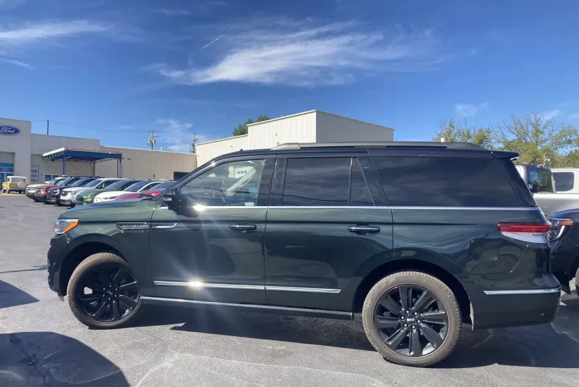 2024 Lincoln Navigator Black Label photo 1
