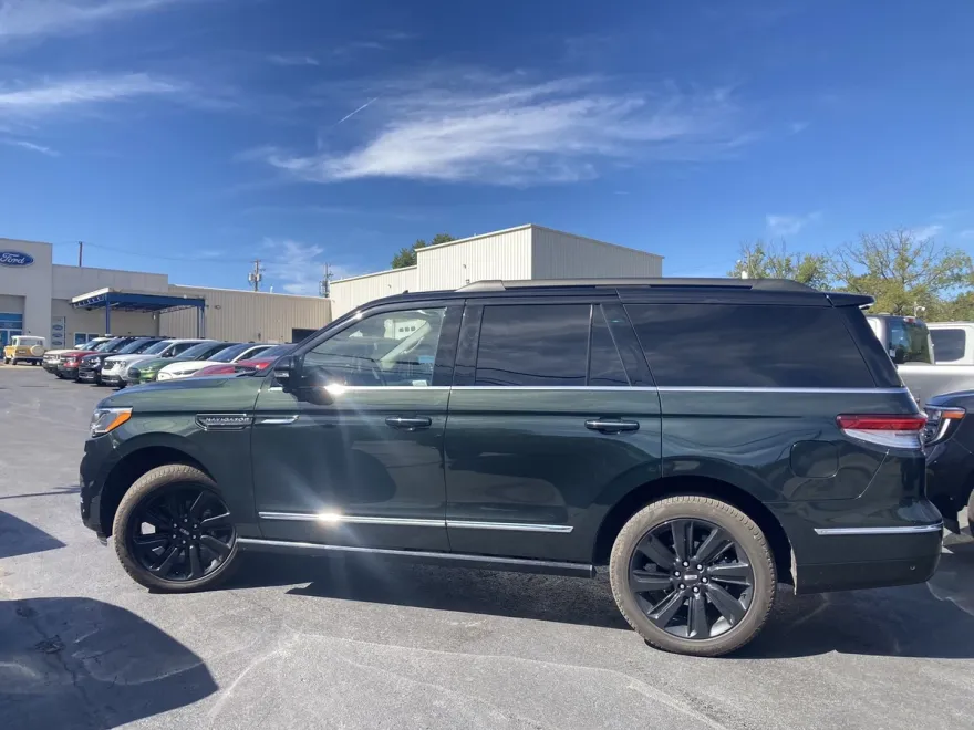 2024 Lincoln Navigator Black Label photo 1