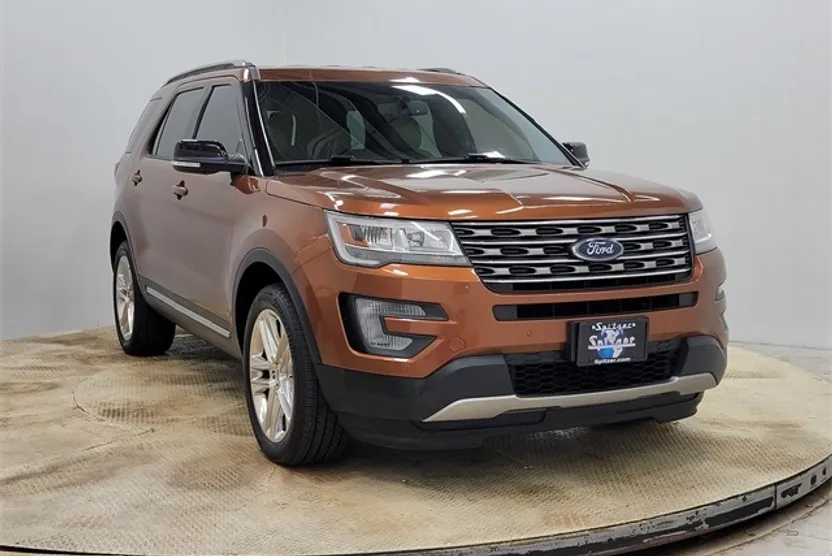 2017 Ford Explorer XLT photo 1