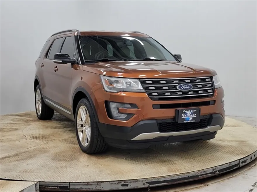 2017 Ford Explorer XLT photo 1