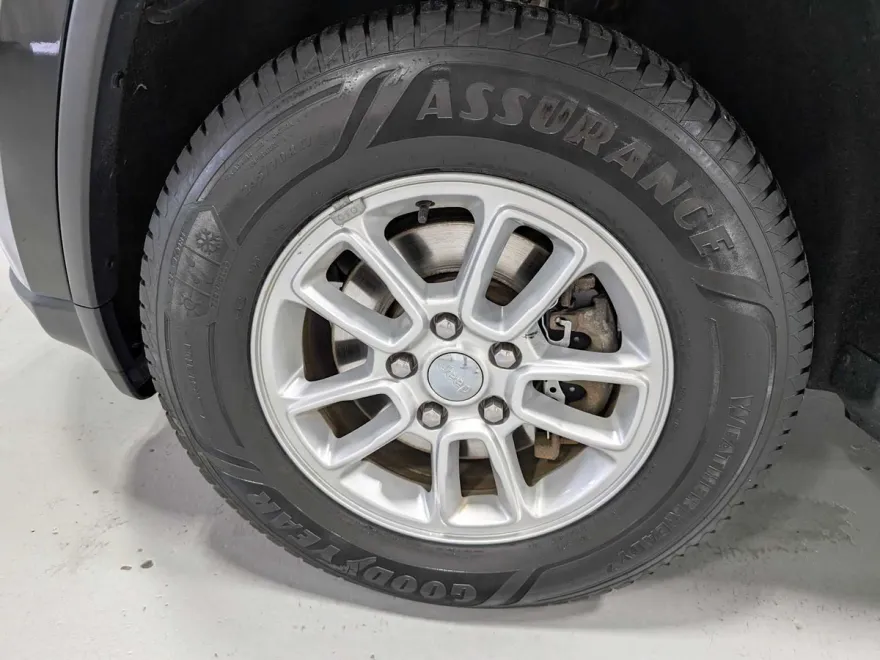 2019 Jeep Grand Cherokee Laredo photo 1