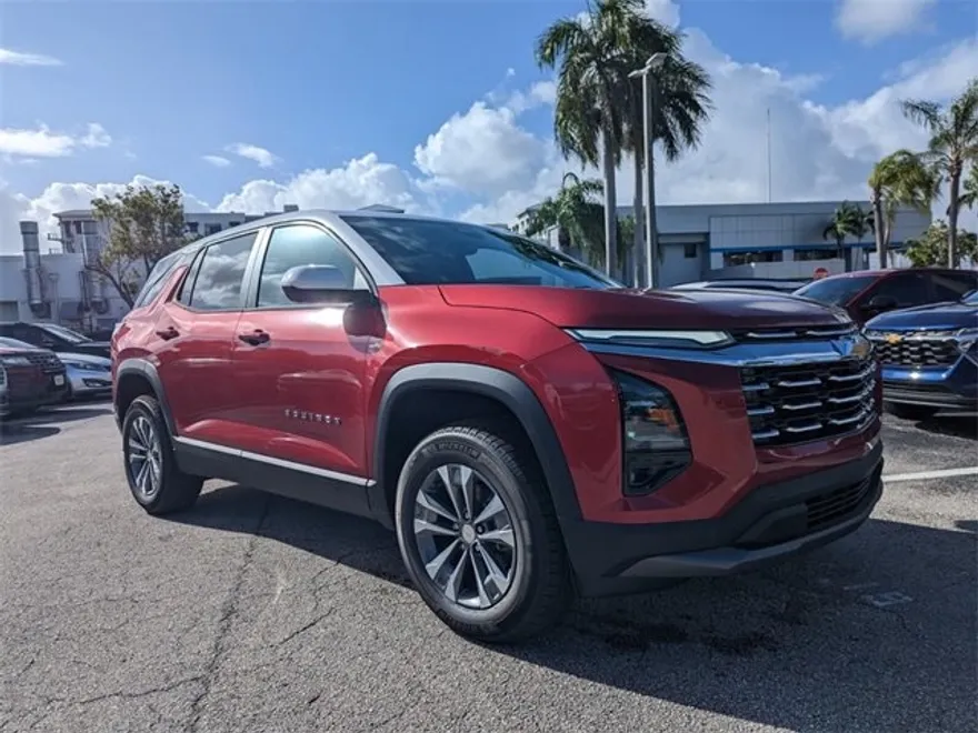 2025 Chevrolet Equinox LT photo 1