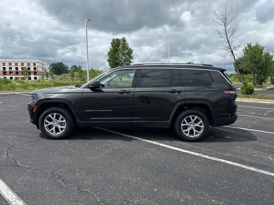 2022 Jeep Grand Cherokee Limited photo 1