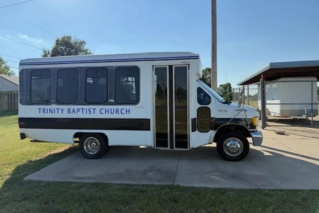 2002 Ford E-350 Base photo 1