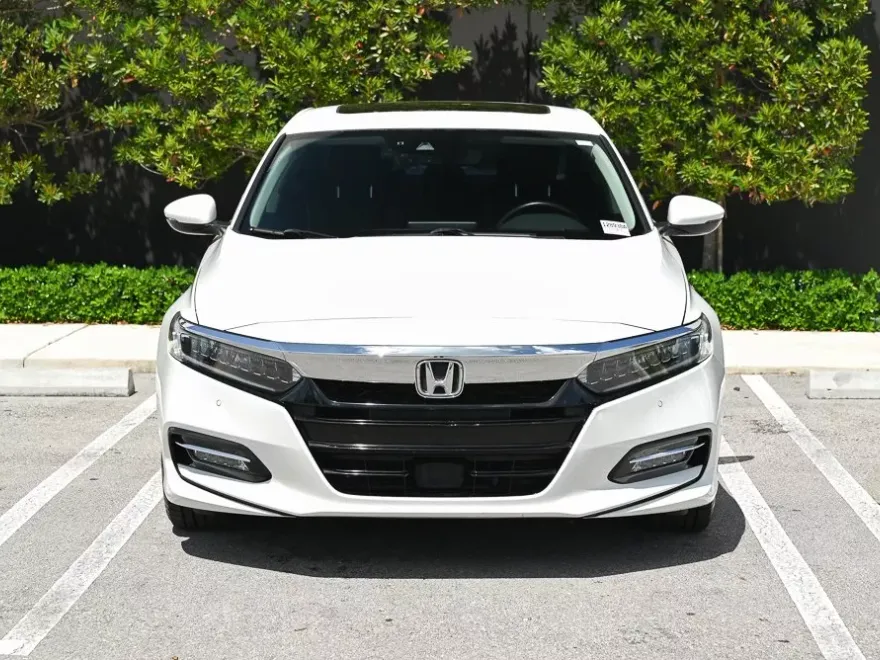 2019 Honda Accord Hybrid Touring photo 1