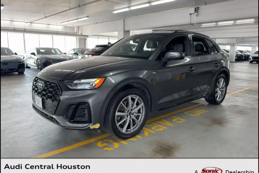 2022 Audi Q5 S line Premium Plus photo 1