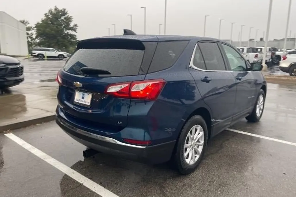 2020 Chevrolet Equinox LT photo 1