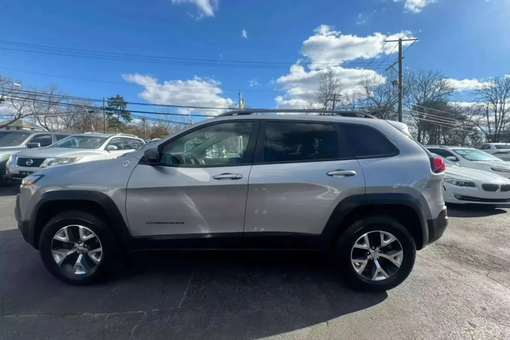 2016 Jeep Cherokee Trailhawk Sport photo 1