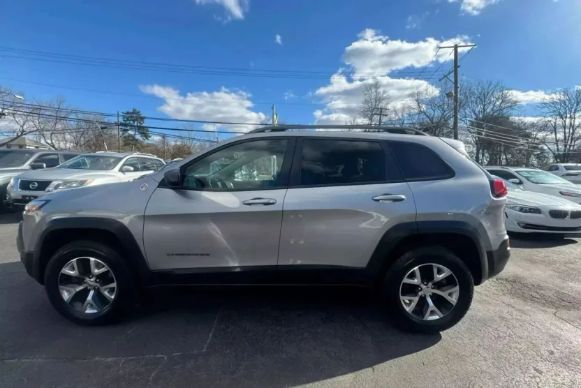 2016 Jeep Cherokee Trailhawk Sport photo 1