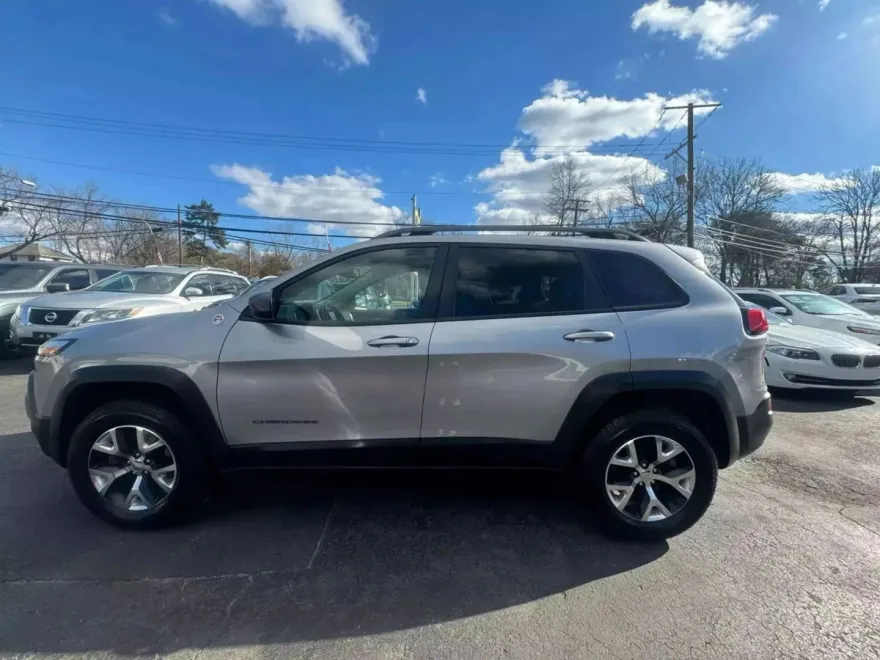 2016 Jeep Cherokee Trailhawk Sport photo 1