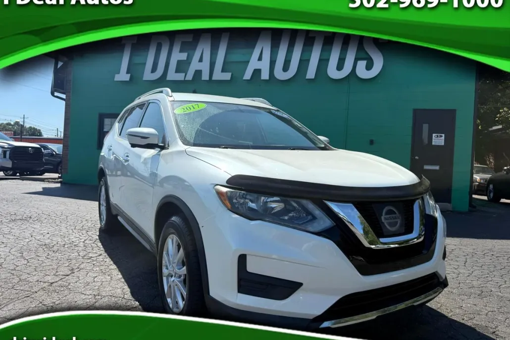 2017 Nissan Rogue SV photo 1