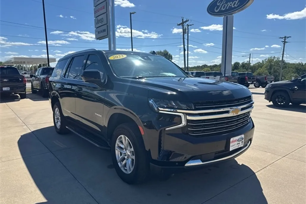 2023 Chevrolet Tahoe LT photo 1